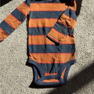 Set of 6 - boys 18 month - 5 onsies + 1 zip up sweater